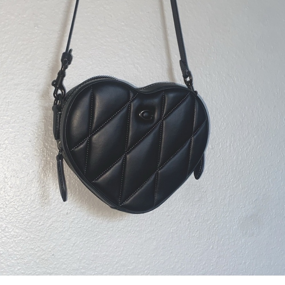 Coach Heart Crossbody Bag With Quilting Black NWOT - Picture 4 of 17